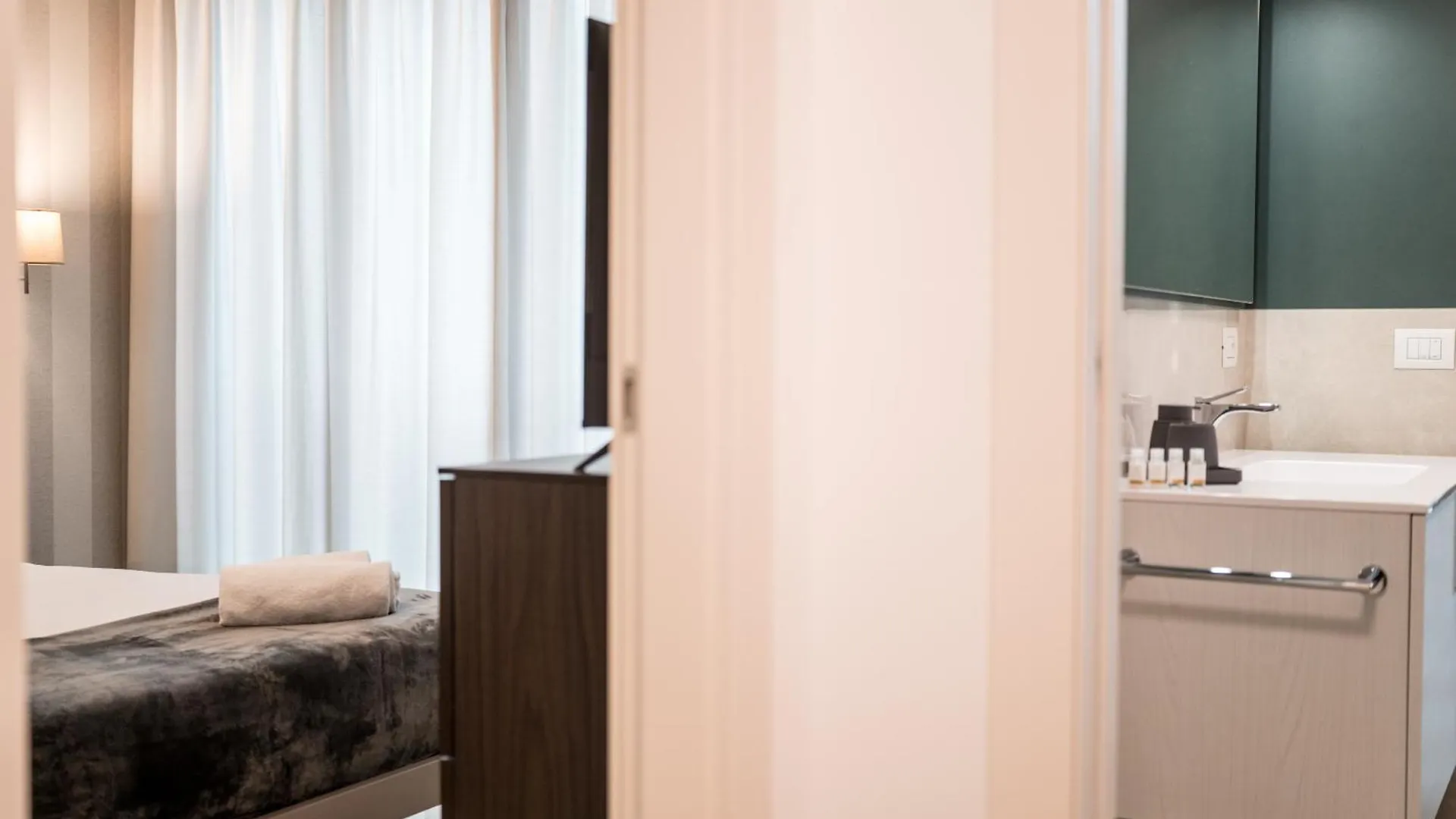 Compagnoni Suite Luxe - Spa & Wellness Milan Apartment
